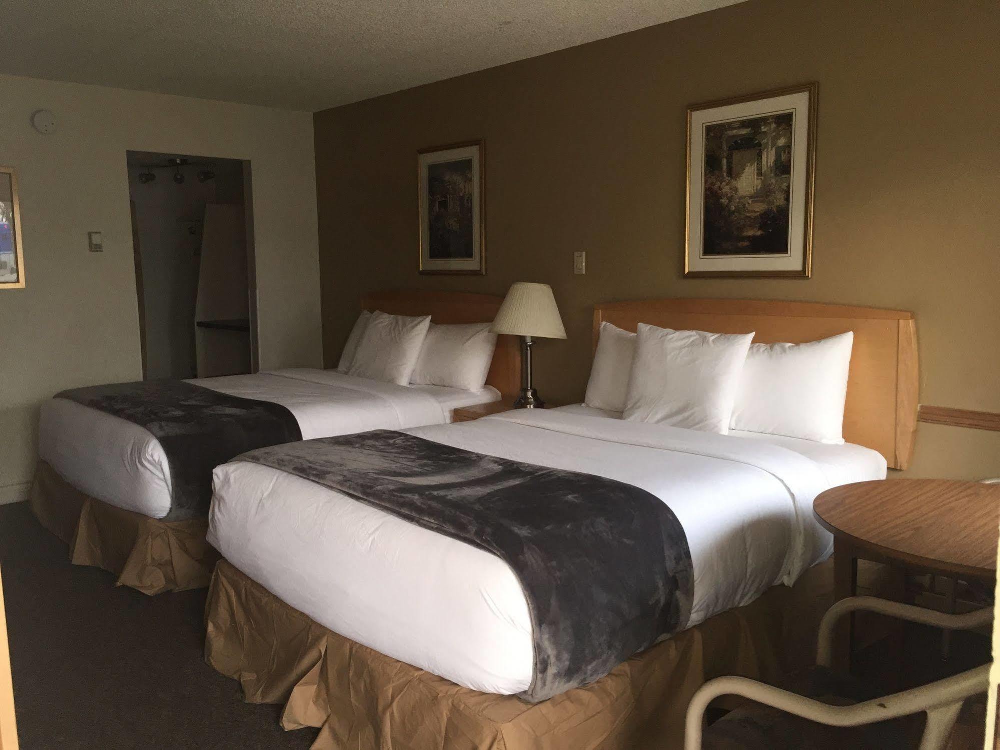 Eastglen Inn Эдмонтон Экстерьер фото